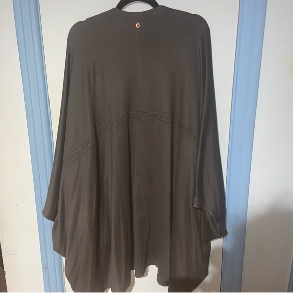 LIVI Cocoon Overpiece - Picture 5 of 8